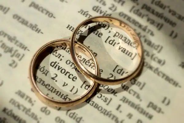 Image of rings removed before divorce mediation Carnforth
